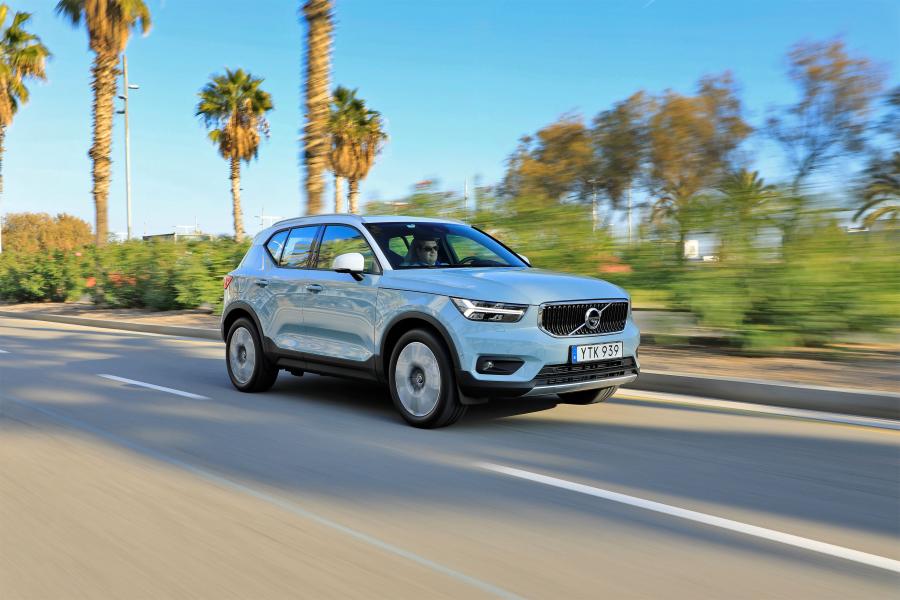  Volvo XC40 D4 Momentum 2017 года  (WW) (фото 37 из 45)